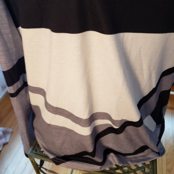 Exclusive Contemporary Top - Picture 3 of 5